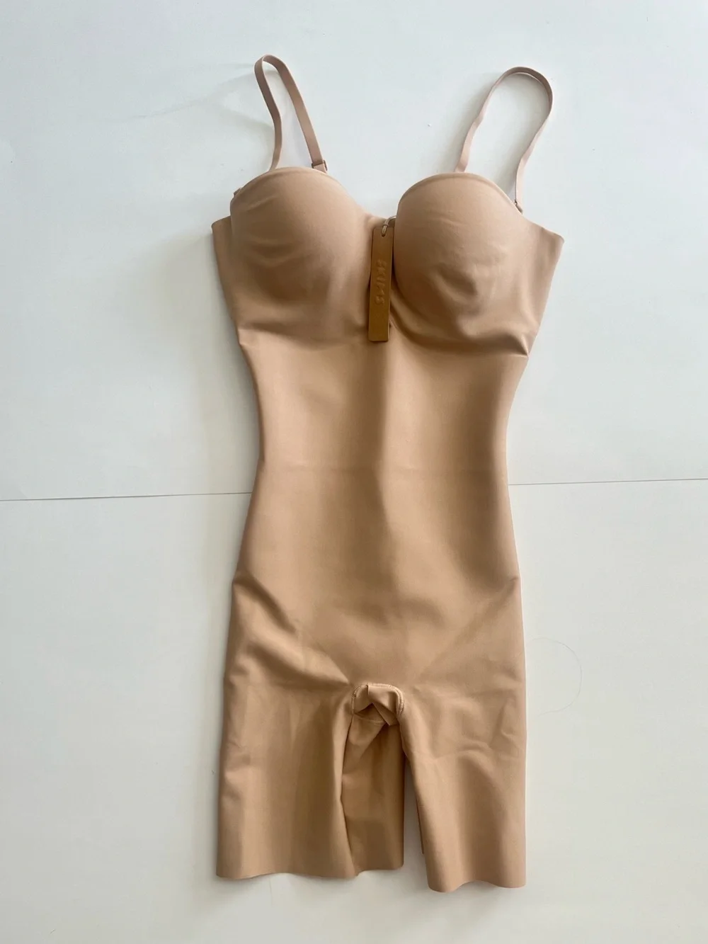 SKIMS Body Core Sculpt Underwire Mid Thigh Bodysuit Shapewear NEW small clay